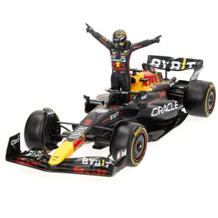 Bburago Race - Oracle Red Bull Formula1 RB19 with Driver 1/24 - 18/28036