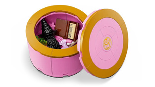 LEGO Wicked Glinda & Elphaba's Dormitory - 75683