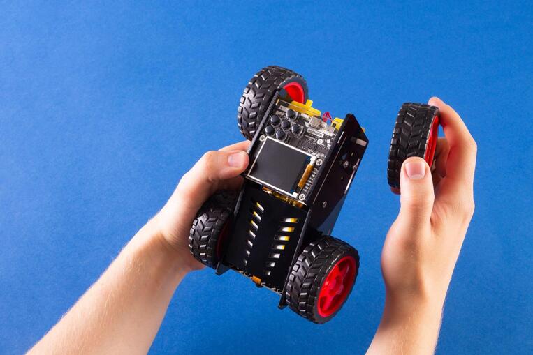 Circuitmess Wheelson - DIY AI Self-driving Car - 3859893644221