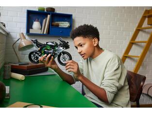 Lego Technic Kawasaki Ninja H2R Motorcycle - 42170