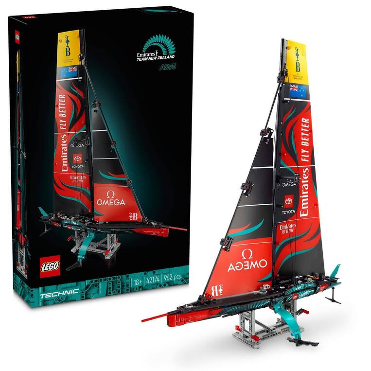 Emirates Team New Zealand Ac75 Yacht 