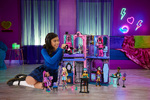 Monster High Boo-Tique Hotel Doll House With Spooky Surprises in Every Room And 13+ Accessories - JBF16
