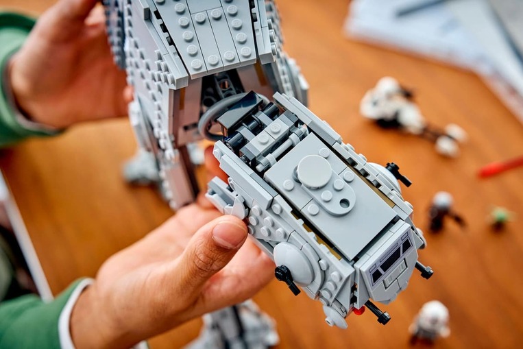 LEGO Star Wars Imperial Remnant AT-AT™ with INT-4 - 75454
