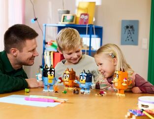 LEGO Bluey Brick-Built Bluey Family - 11217