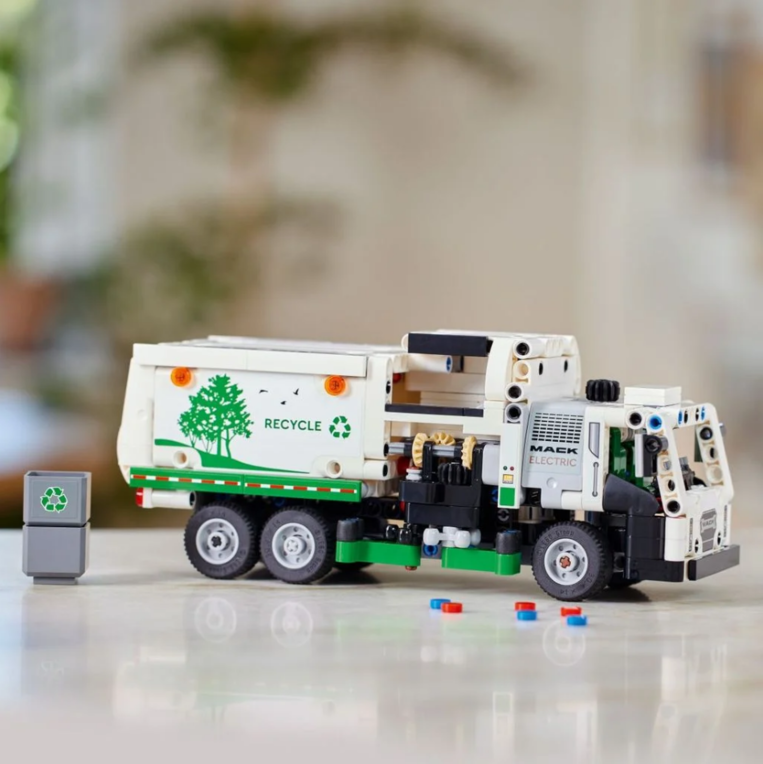 Mack® Lr Electric Garbage Truck 