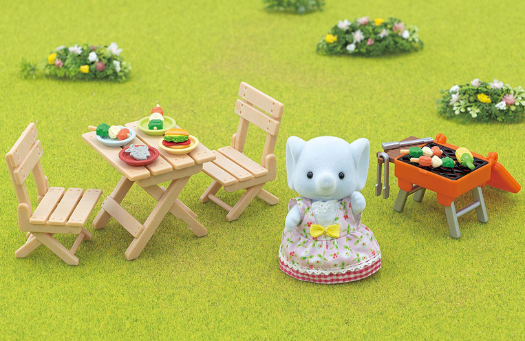 Sylvanian Families Elephant Girl BBQ Picnic Set - SF5640