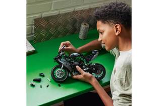 Lego Technic Kawasaki Ninja H2R Motorcycle - 42170