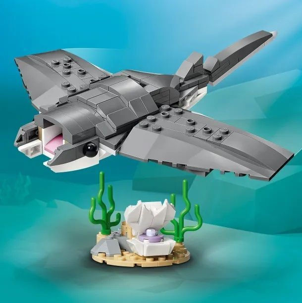 LEGO Creator 3 in 1 Fierce Shark With A Treasure Chest - 31381