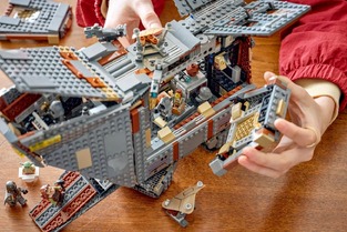 LEGO Star Wars Offworld Sandcrawler™ and Mudhorn - 75453