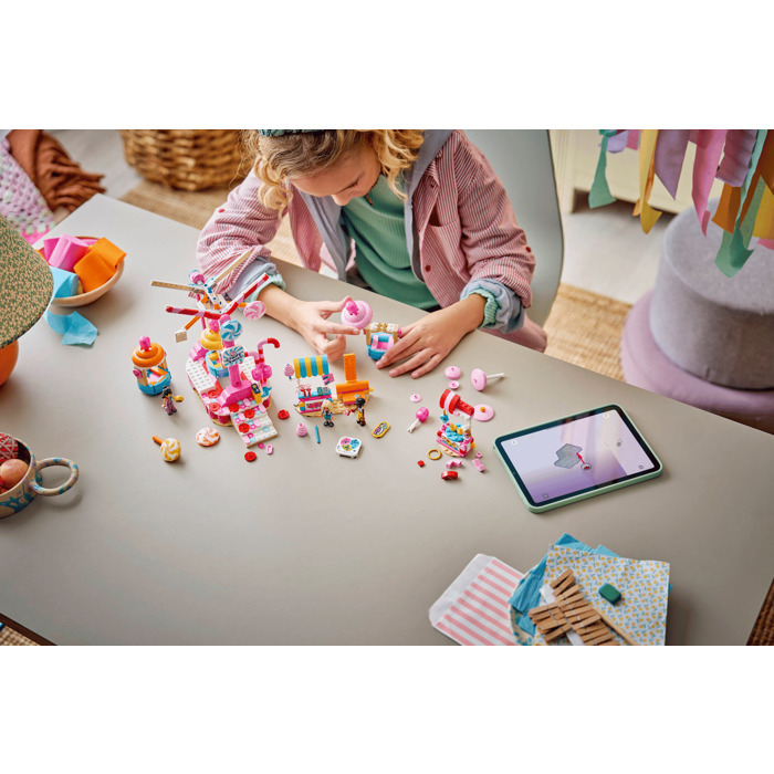 LEGO Friends Candy & Cupcake Ferris Wheel - 42700