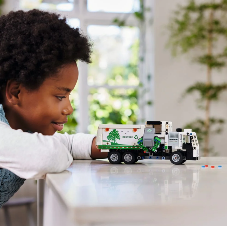 Mack® Lr Electric Garbage Truck 