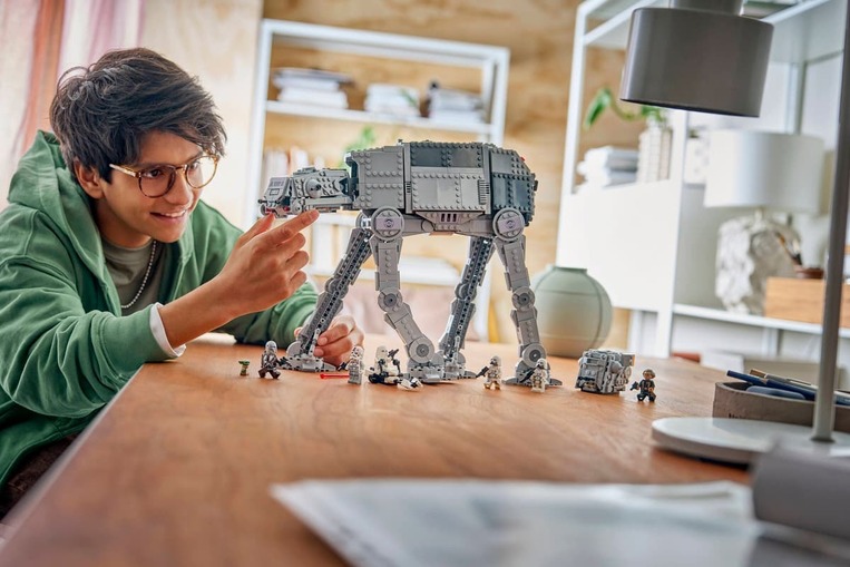 LEGO Star Wars Imperial Remnant AT-AT™ with INT-4 - 75454