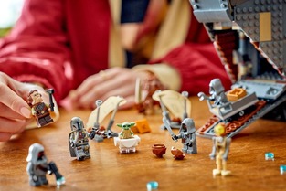 LEGO Star Wars Offworld Sandcrawler™ and Mudhorn - 75453