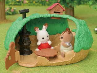 Sylvanian Families Baby Hedgehog Hideout - Η Κρυψώνα Του Μωρού Σκαντζόχοιρού - SF5453