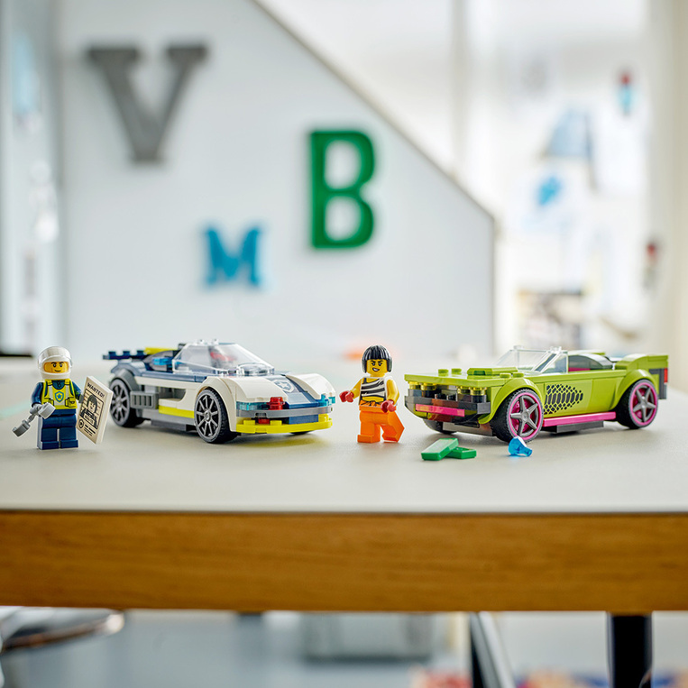 Lego City Police Car & Muscle Car Chase - 60415