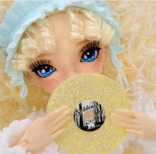 Mirror Mi Shai Meadows Fashion Doll With Accessories - 255246EUC