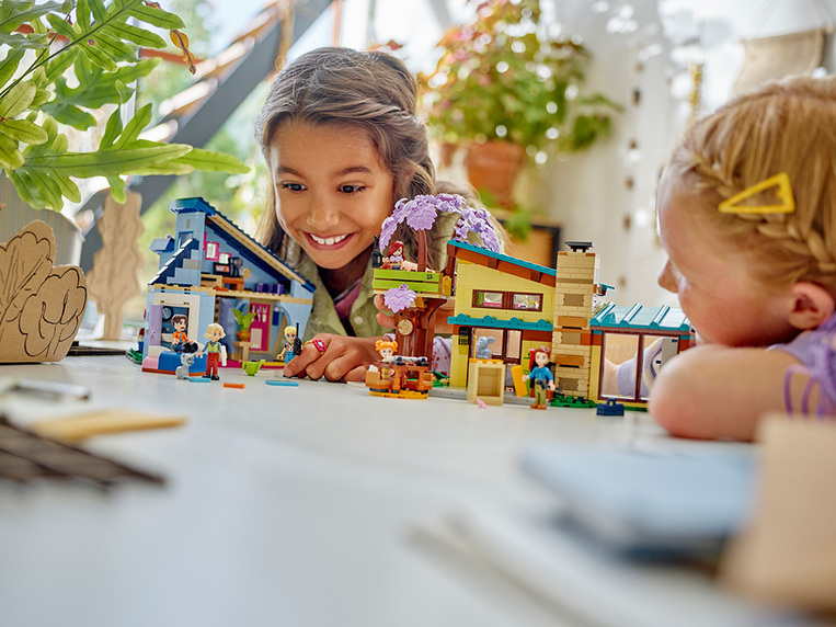 Olly And Paisley's Family Houses 