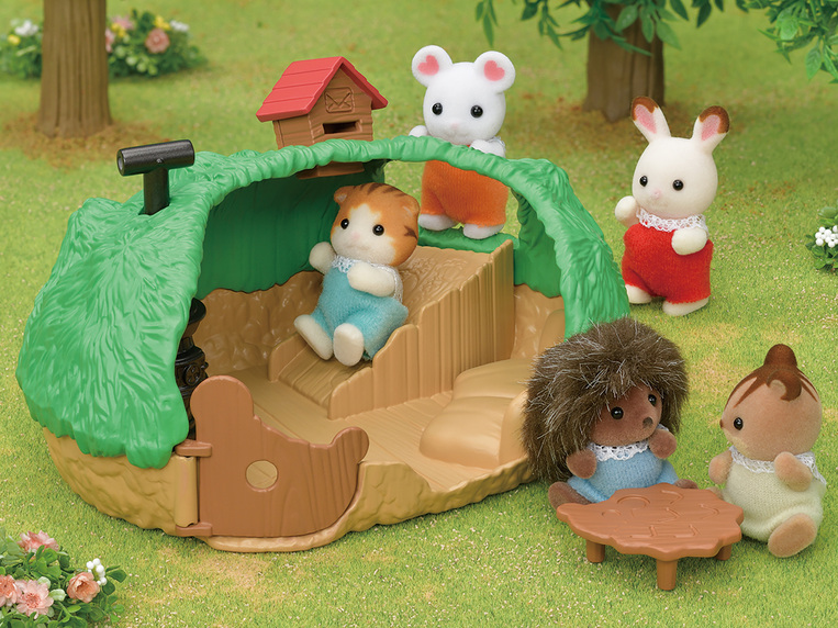 Sylvanian Families Baby Hedgehog Hideout - Η Κρυψώνα Του Μωρού Σκαντζόχοιρού - SF5453