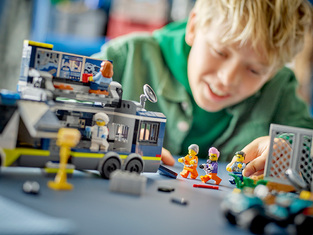Lego City Police Mobile Crime Lab Truck - 60418
