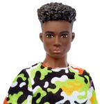 Barbie Ken Fashionistas Κούκλα Με Χρωματιστό T Shirt - HBV23 (DWK44)