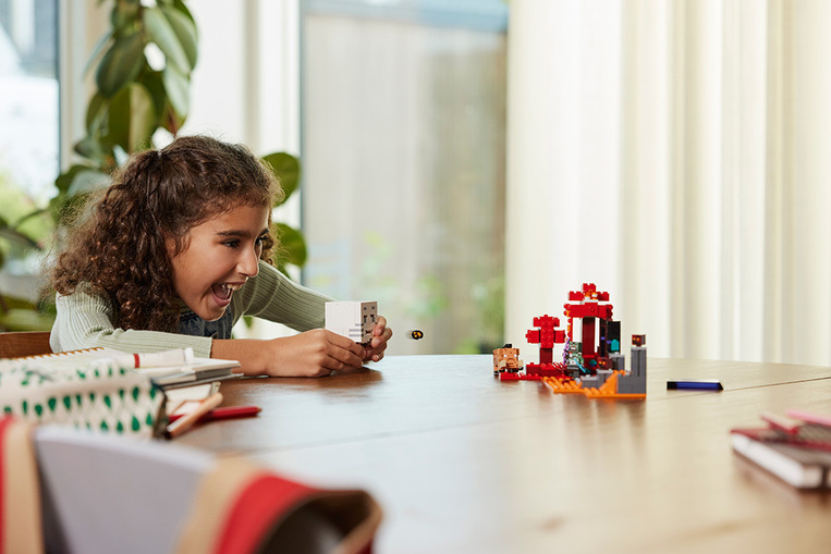 Lego Minecraft The Nether Portal Ambush - 21255