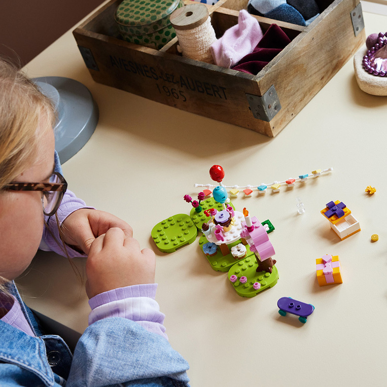 LEGO Animal Crossing Julian's Birthday Party - 77046