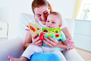 Hape Early Explorer Ξύλινο Baby's Bug Βιβλιαράκι - E0043A