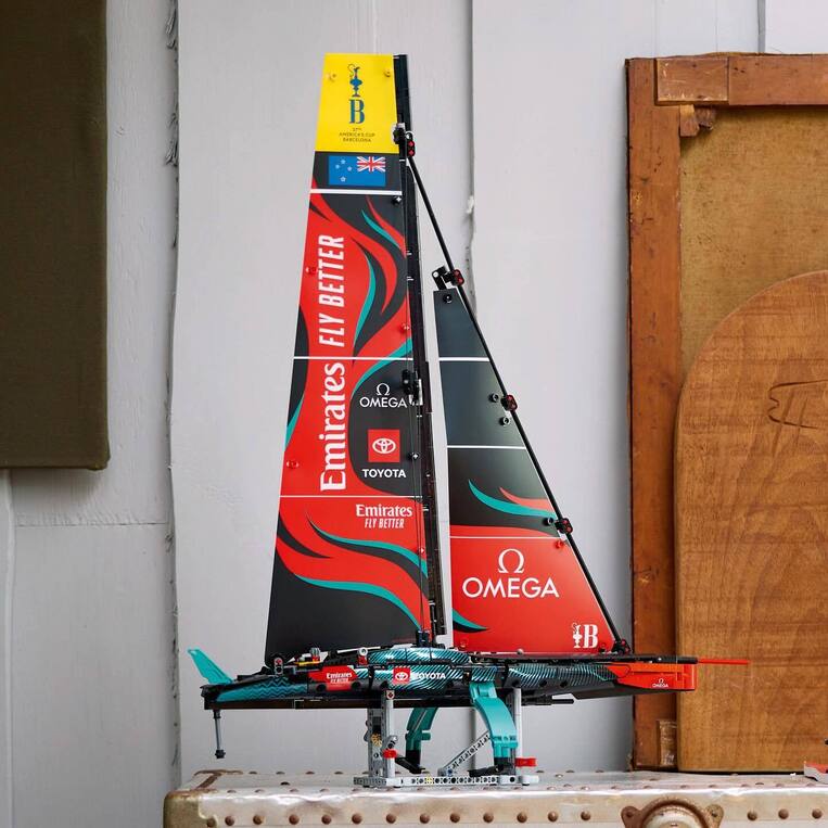 Emirates Team New Zealand Ac75 Yacht 