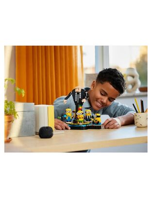 Lego Minions Brick-Built Gru and Minions - 75582