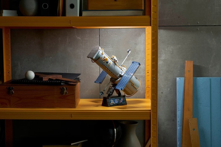 LEGO Hubble Space Telescope - 11382