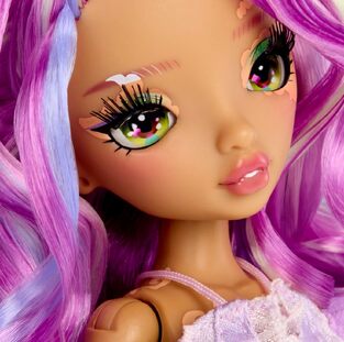 Mirror Mi Luna Skye Fashion Doll with Accessories - 253495EUC
