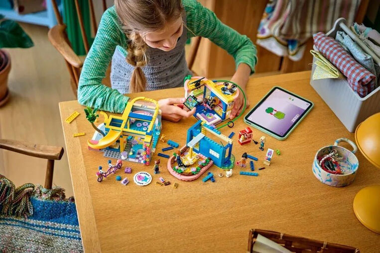LEGO Friends Heartlake City Friends Club House - 42689