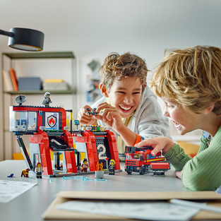 Lego City Fire Station With Fire Truck - 60414