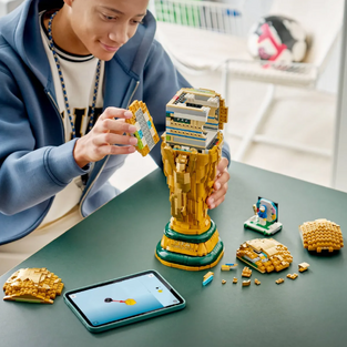 LEGO® Editions FIFA World Cup™ Official Trophy - 43020