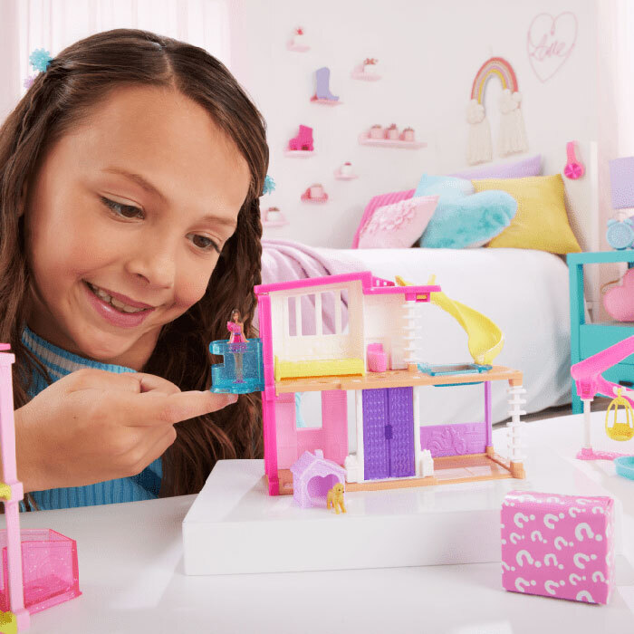 Barbie Mini Barbieland Mini Dreamhouse & Mini Doll - HYF47