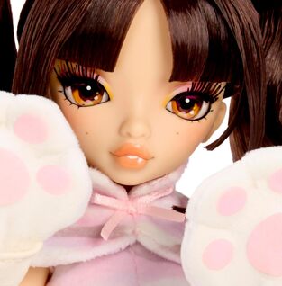 Mirror Me Akiko Kittyama Fashion Doll With Accessories - 253488EUC 