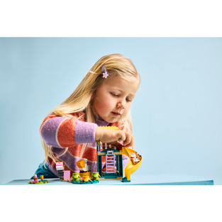 LEGO Bluey Playground Fun With Bluey And Chloe - 11201 