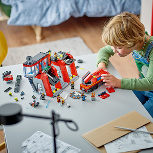 Lego City Fire Station With Fire Truck - 60414
