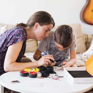 CircuitMess Sparkly DIY Robot Car - 3859894145109