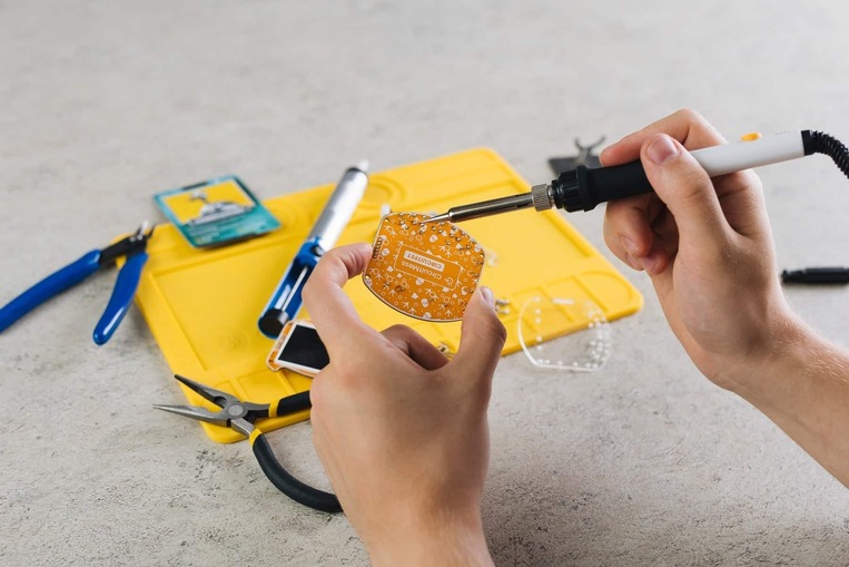 CircuitMess Circuit Pet Κατασκευή Ψηφιακού Κατοικιδίου - 3859893644634