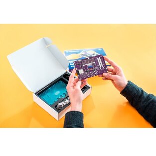 CircuitMess Synthia - DIY Digital Music Sampler - 3859893644580