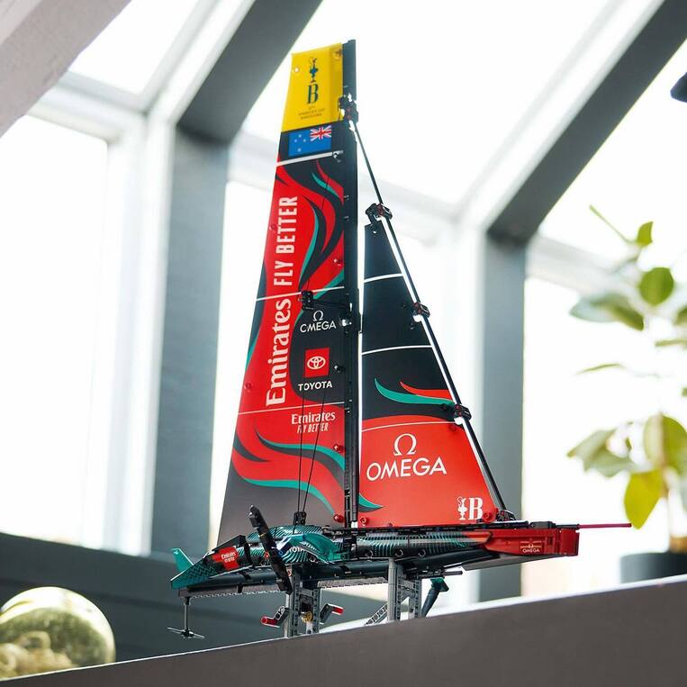 Emirates Team New Zealand Ac75 Yacht 