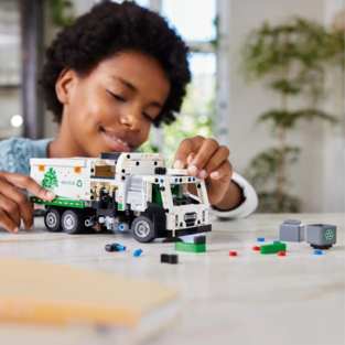 Mack® Lr Electric Garbage Truck 