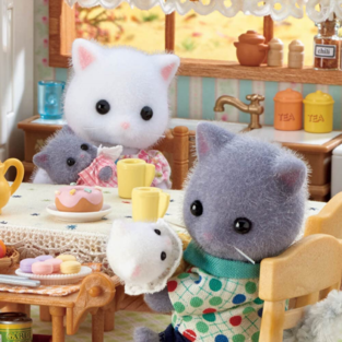 Sylvanian Families Persian Cat Family - SF5455