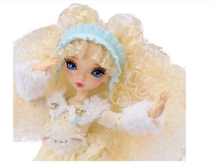 Mirror Mi Shai Meadows Fashion Doll With Accessories - 255246EUC