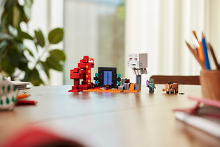 Lego Minecraft The Nether Portal Ambush - 21255