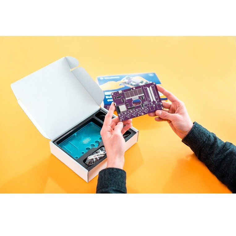 CircuitMess Synthia - DIY Digital Music Sampler - 3859893644580