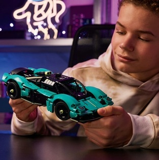 42208 Aston Martin Valkyrie 