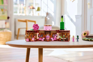 LEGO Wicked Glinda & Elphaba's Dormitory - 75683