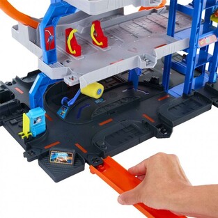 Hot Wheels City Mega Loop Garage Playset - JBM74